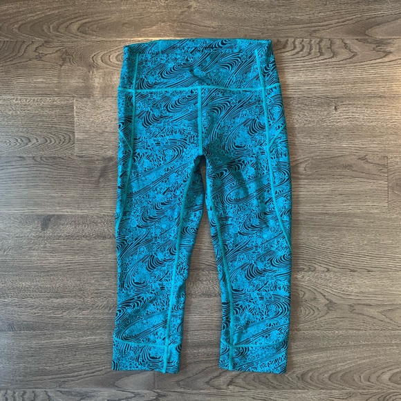 lululemon athletica Pants - Lululemon In Movement Crop *Everlux 19" size 8